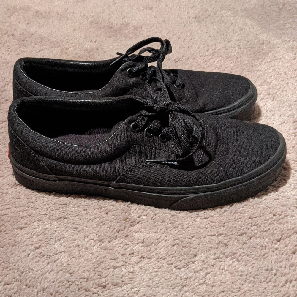 Vans black skate shoe men's 7 women's 8.5 - Picture 2 of 10